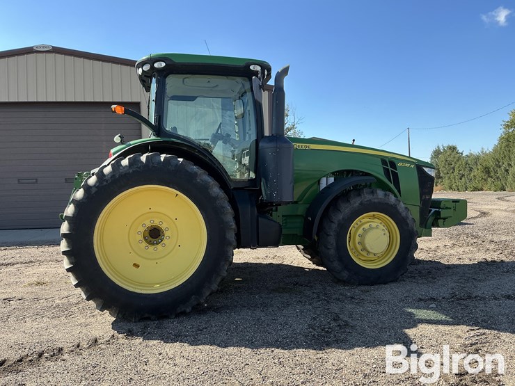 2011-john-deere-8235r-image-4
