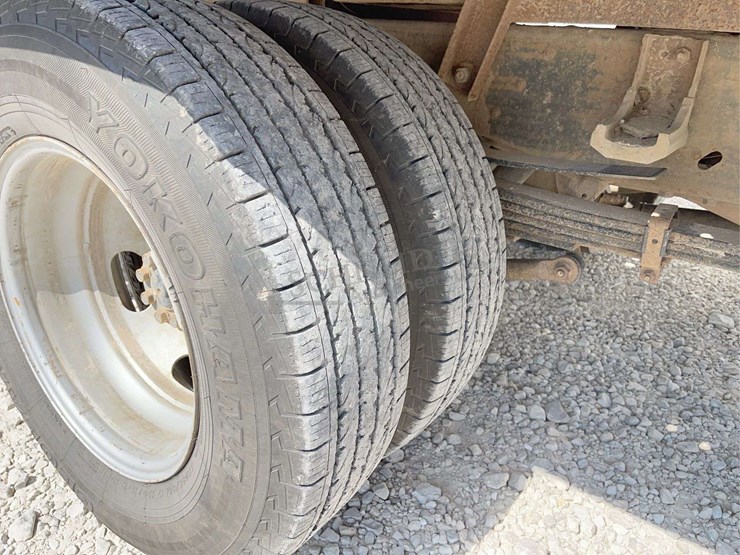 2012-chevrolet-3500-image-21