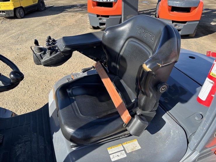 2015-toyota-8fdu30-image-16