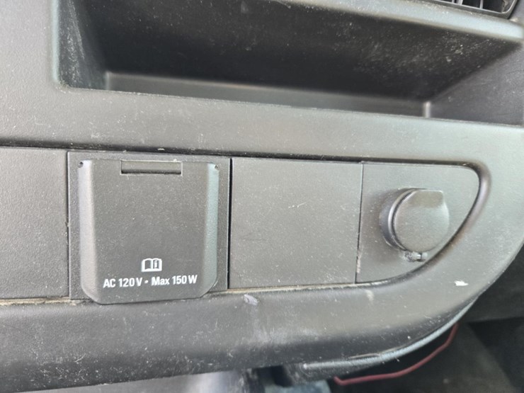 #5013-•-2015-chevrolet-4500-box-truck-image-69