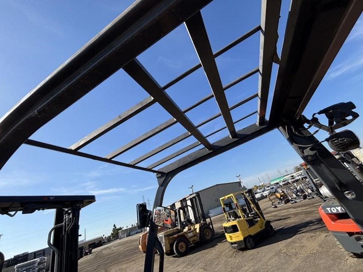 2015-toyota-8fdu30-image-24