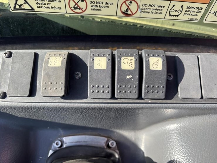 2017-jlg-g5-18a-image-30