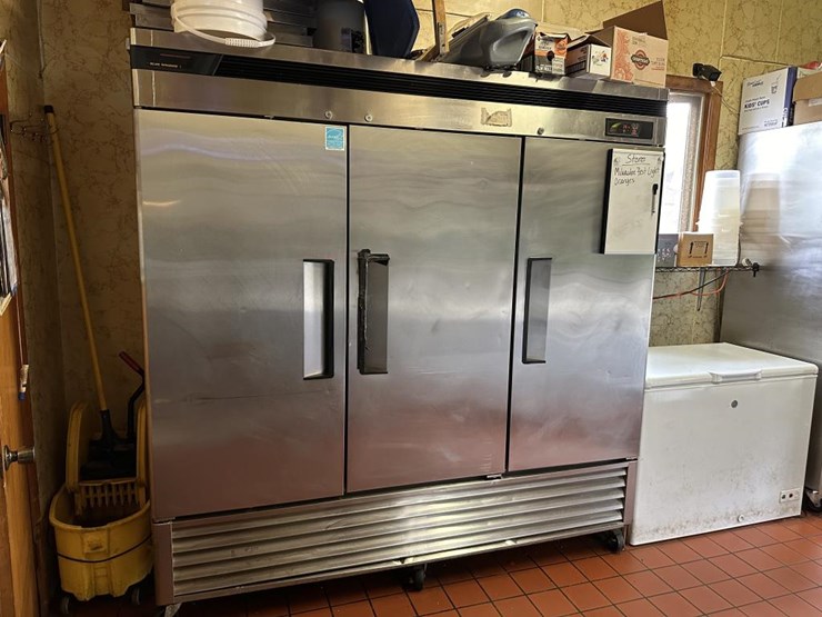 #100-•-waterfront-pub-with-4-bed/2-bath-apartment-image-81