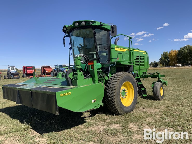 2022-john-deere-w200m-image-1