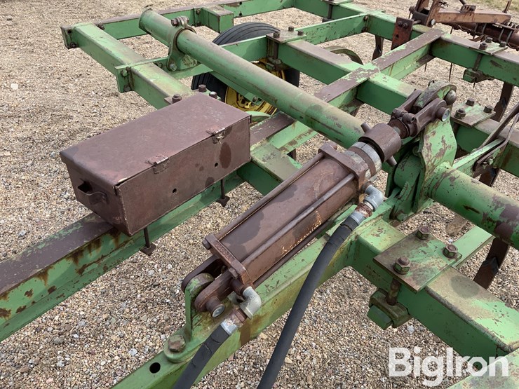 john-deere-100-image-18