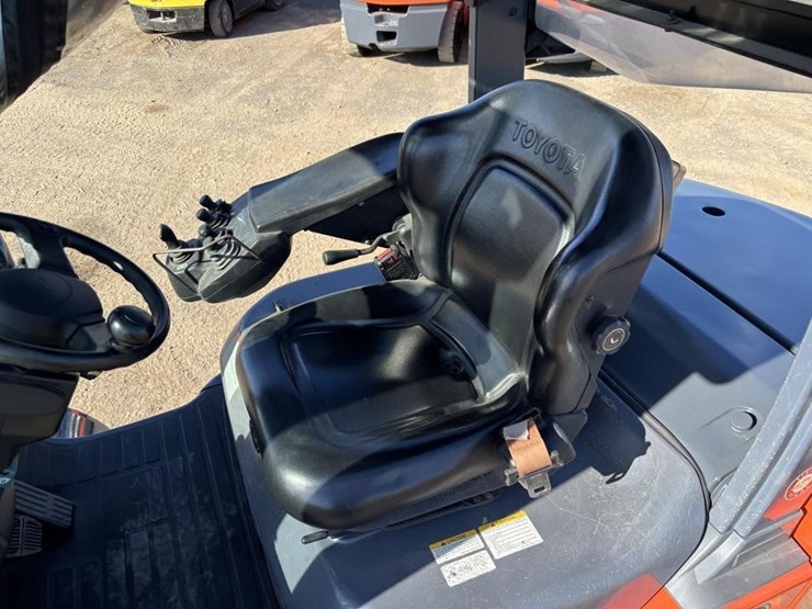 2018-toyota-8fdu30-image-17