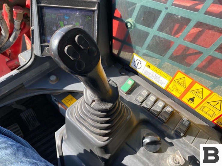 2021-takeuchi-tl12-image-39