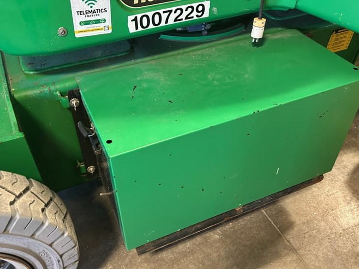 2017-jlg-e400a-image-35