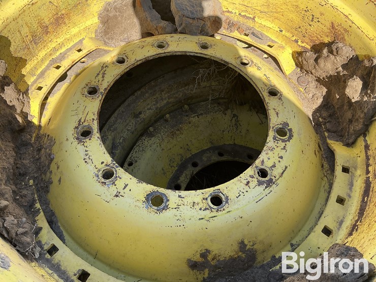 john-deere-8235r-image-9