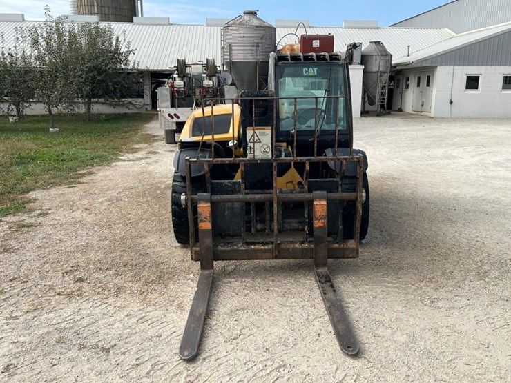 #102-•-2015-cat-th225c-telehandler-image-4