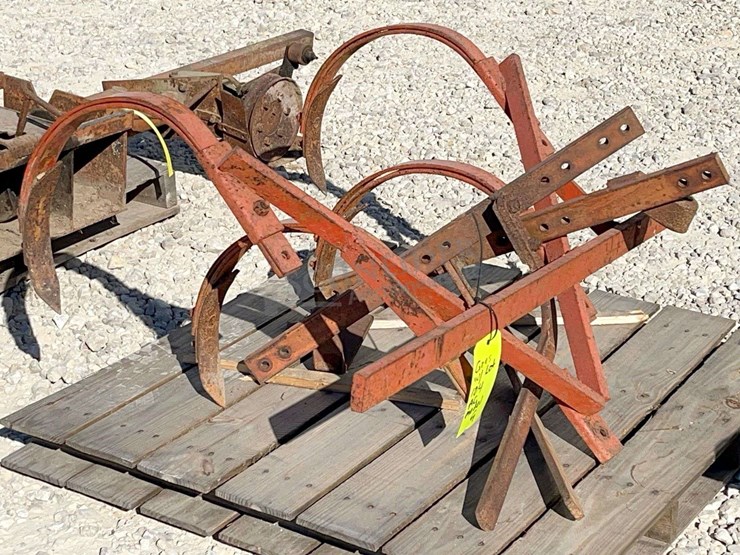 allis-chalmers-model-g-tractor-w/-implements-image-35