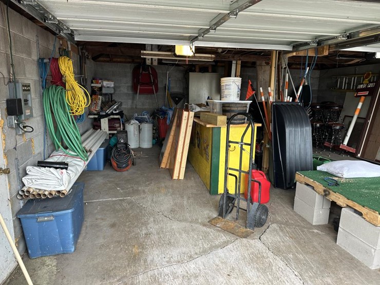 #100-•-waterfront-pub-with-4-bed/2-bath-apartment-image-121