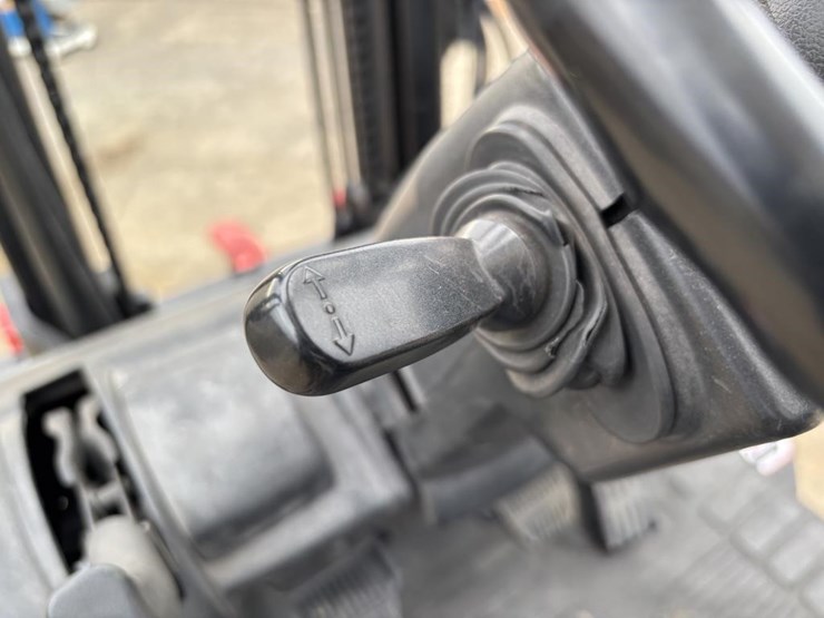 2011-toyota-8fgu30-image-18