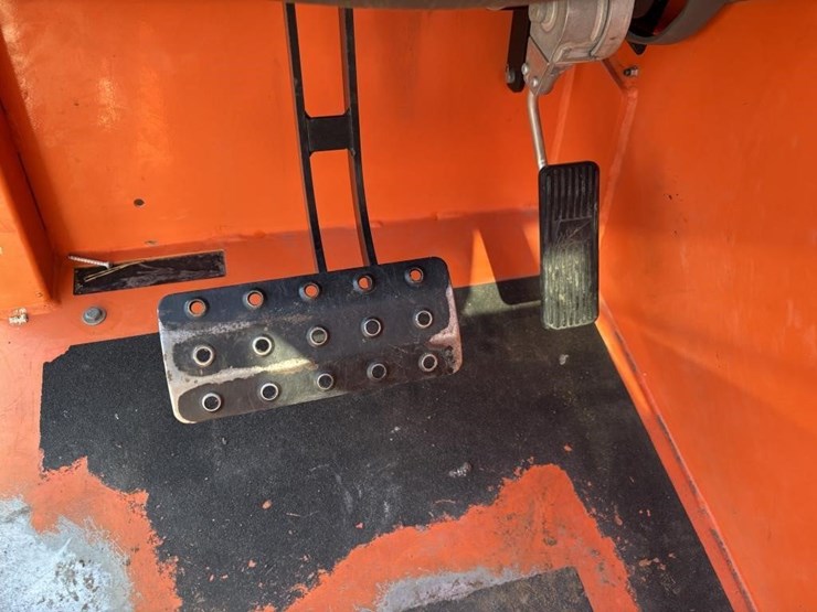 2017-jlg-g5-18a-image-33