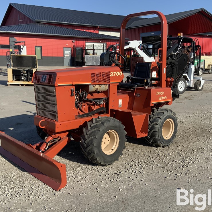 2000 DITCH WITCH 3700DD