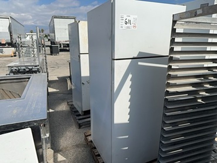 lot#--white-westinghouse-refrigerator-image-1