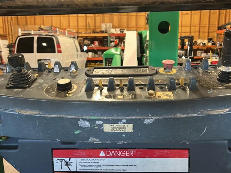 2017-jlg-e400a-image-26