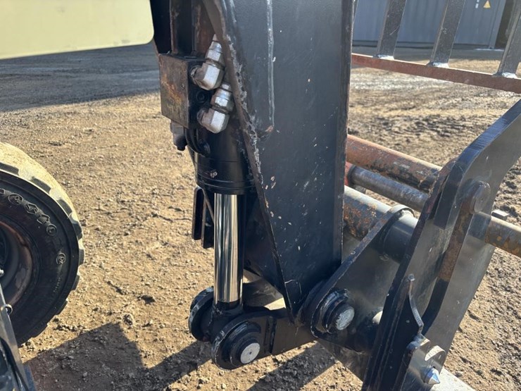 2017-jlg-g5-18a-image-13