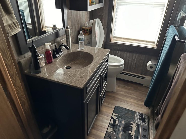 #100-•-waterfront-pub-with-4-bed/2-bath-apartment-image-106