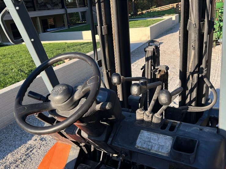 2005-toyota-7fgu25-image-7