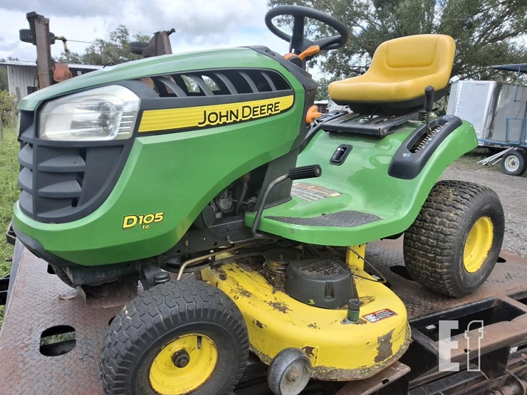 2012-john-deere-d105-image-3