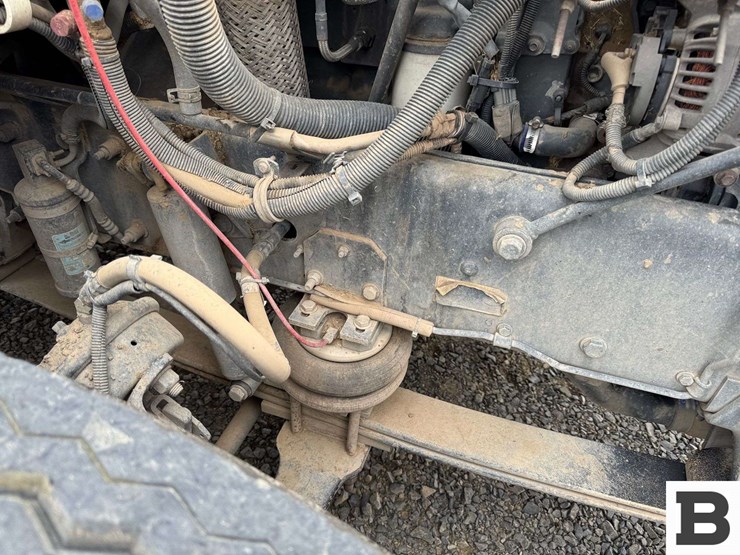 2013-peterbilt-348-image-50