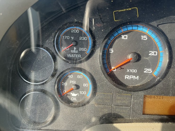 2011-international-7600-image-129