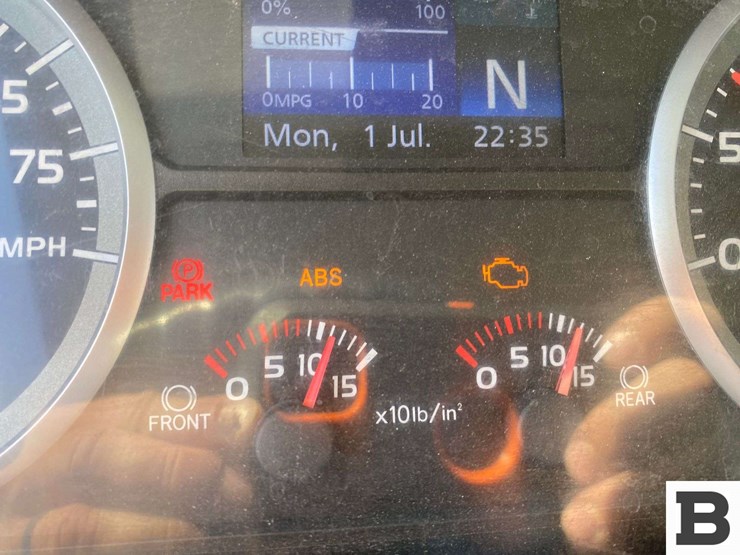 2014-hino-268-image-53