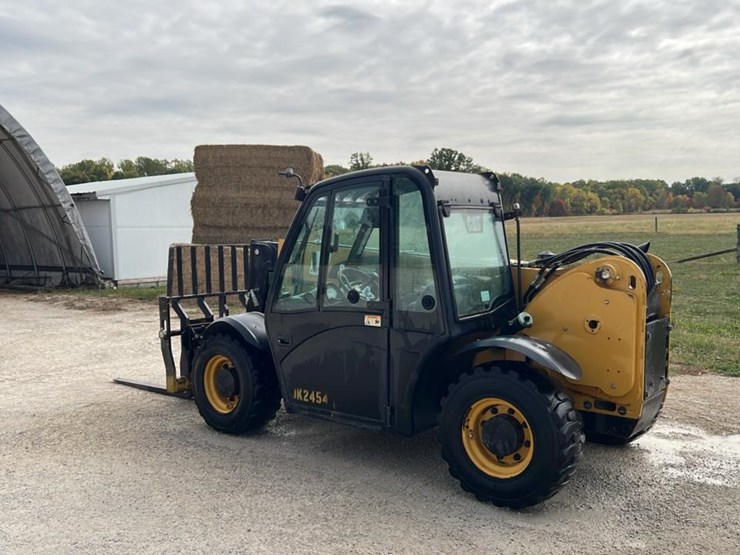 #102-•-2015-cat-th225c-telehandler-image-1