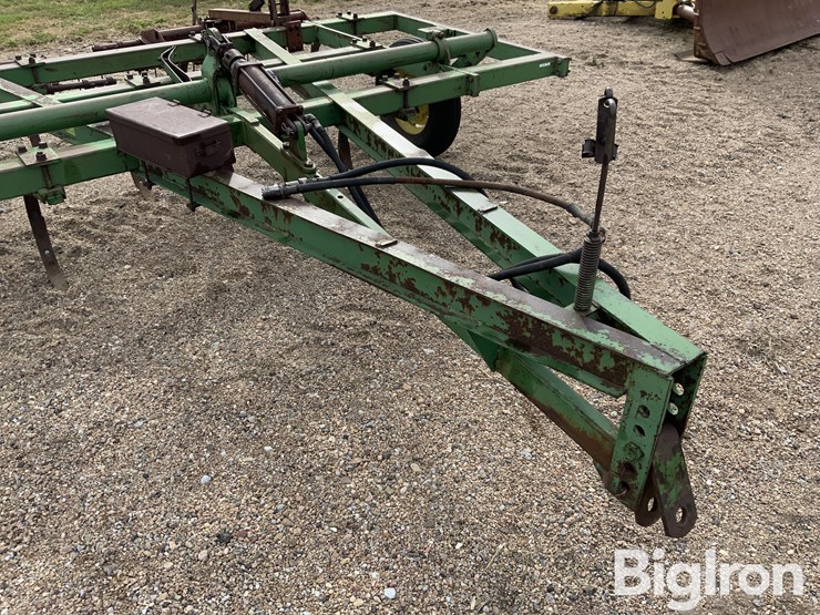 john-deere-100-image-12