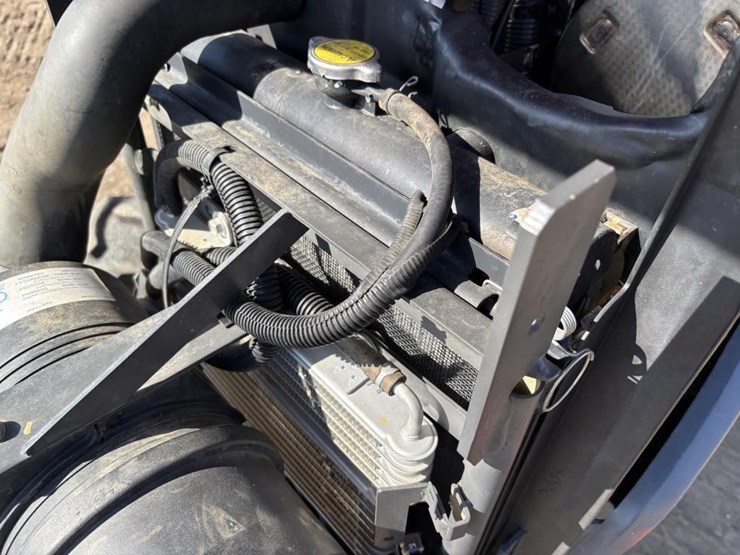 2021-kubota-l4701d-image-39