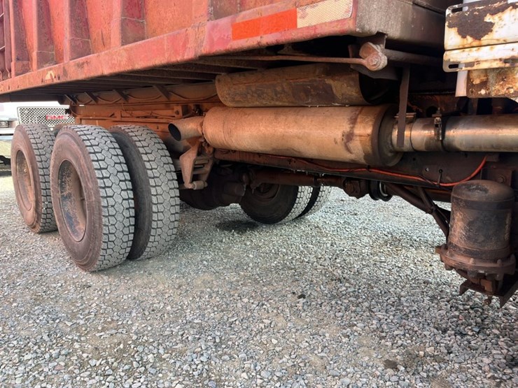 #5001-•-1988-freightliner-mb80-tandem-axle-dump-truck-image-24