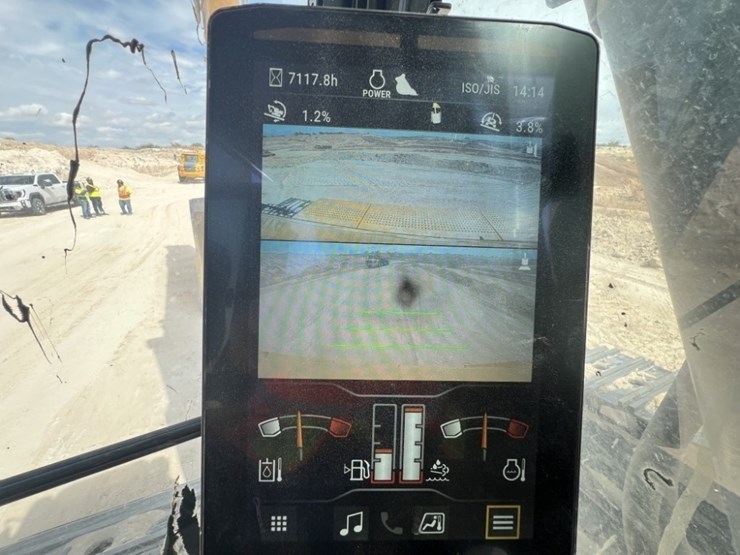 2021-caterpillar-395-image-48