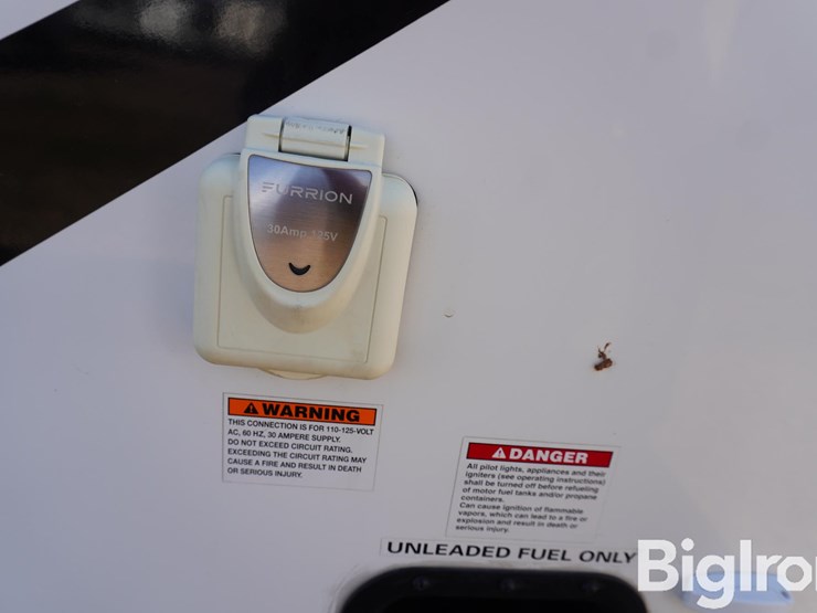 2022-ford-e350-image-14