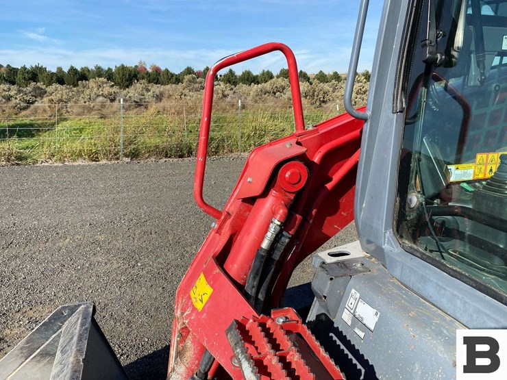 2021-takeuchi-tl12-image-12