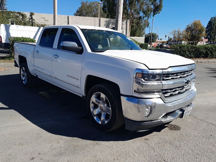 2018-chevrolet-silverado-image-1