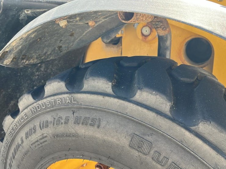 #102-•-2015-cat-th225c-telehandler-image-30