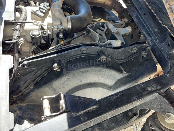 2016-john-deere-gator-image-31