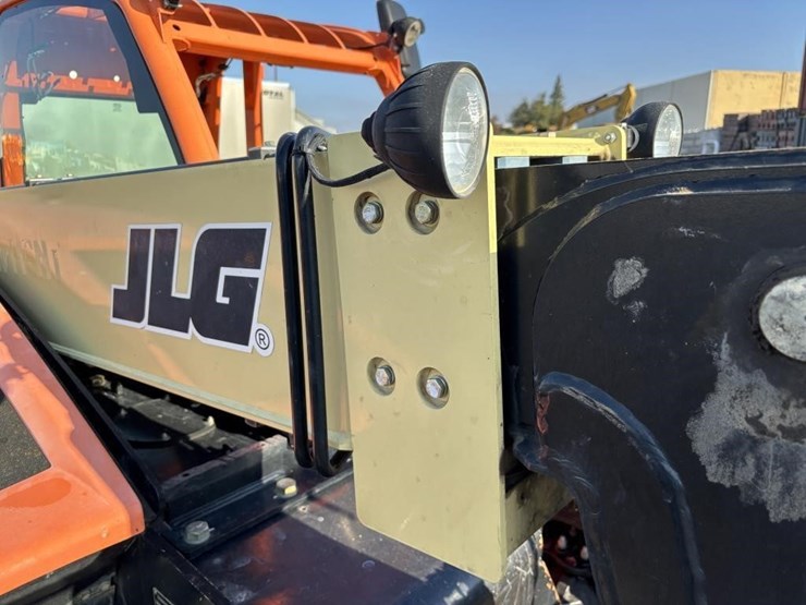 2017-jlg-g5-18a-image-14