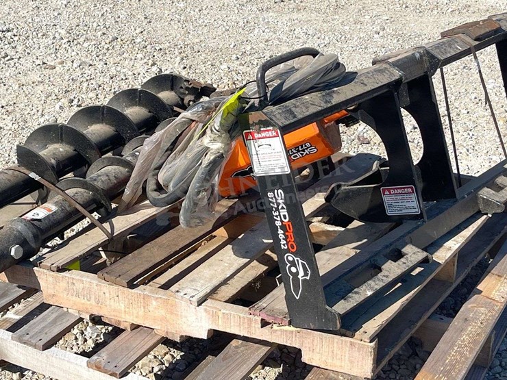 unused-skid-pro-skid-steer-auger-w/-2-augers,-from-the-estate-of-dr.-ken-buchmann-image-2