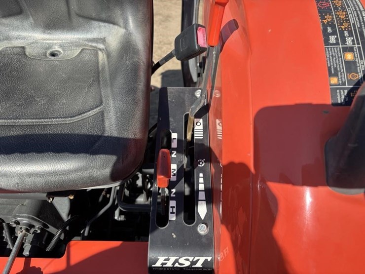 2021-kubota-l4701d-image-30