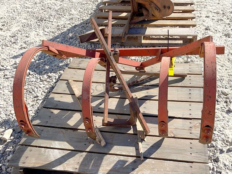 allis-chalmers-model-g-tractor-w/-implements-image-36