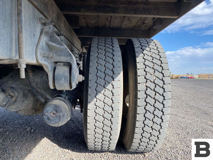 2014-hino-268-image-19