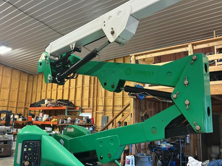 2017-jlg-e400a-image-39