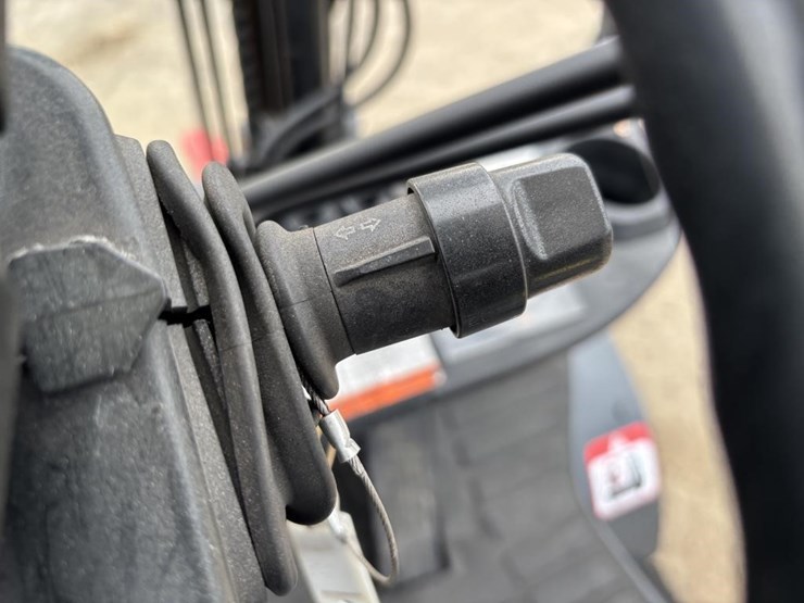 2011-toyota-8fgu30-image-20