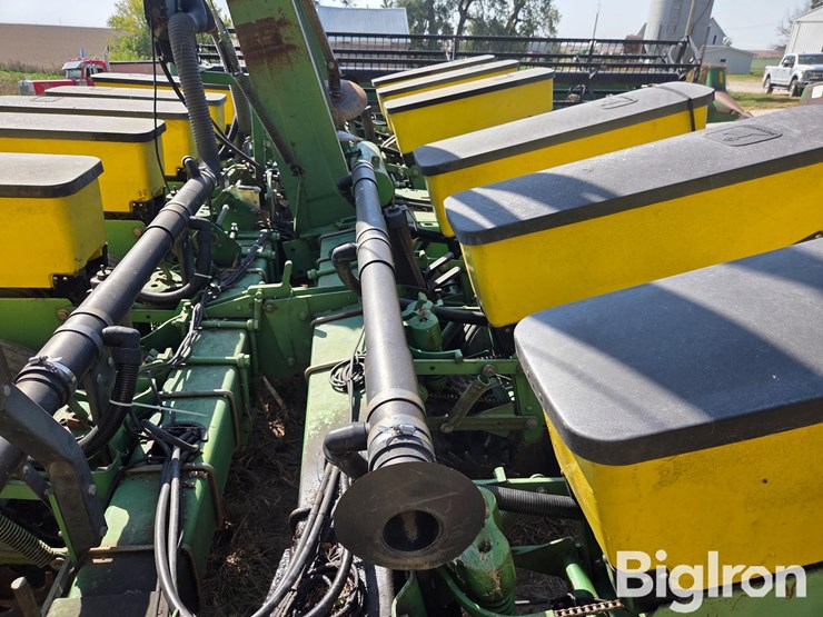 john-deere-7200-image-14