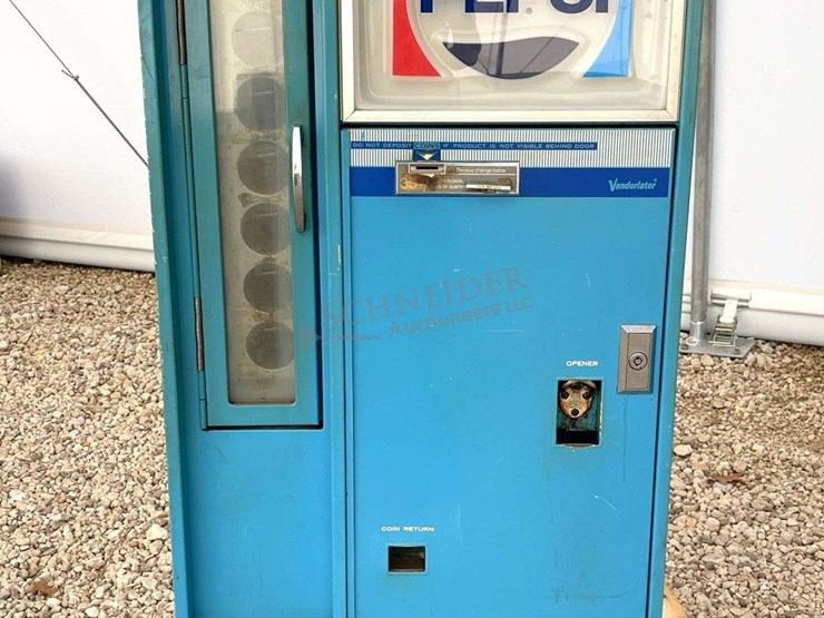 vintage-vendolator-pepsi-vending-machine-image-2