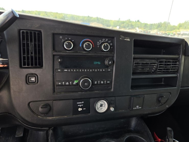 #5013-•-2015-chevrolet-4500-box-truck-image-68