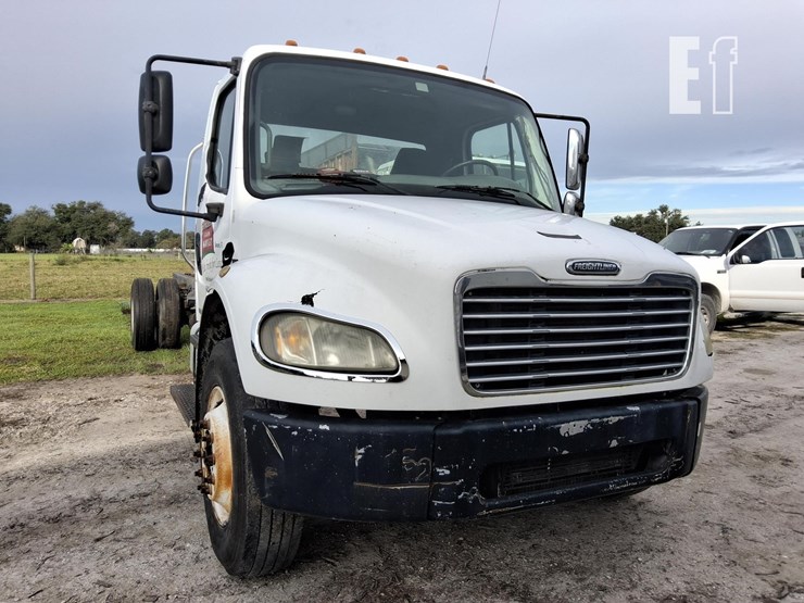 2006-freightliner-business-class-m2-106-image-2