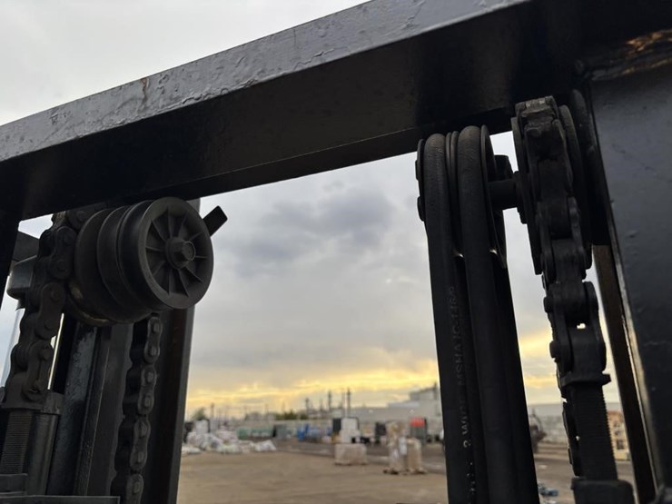 2011-toyota-8fgu30-image-14